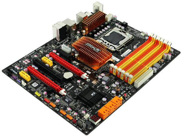 T. Madre ECS X58B-A3 SLI, ChipSet Intel X58.
Soporta: Core i7 Socket 1366,
Memoria: DDR3 Triple-channel 1333 MHz, 24GB Max,
ATX, Ptos: 2xPCEx16, 2xPCEx1, 1xPCI, 1xPCEx4