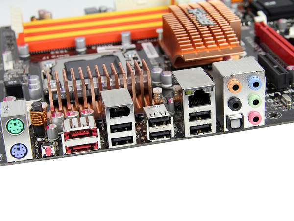 T. Madre ECS X58B-A3 SLI, ChipSet Intel X58,
Soporta: Core i7 de Socket 1366,
Integrado: Audio HD, Red 10/100/1000,
Memoria: DDR3 1600(OC)/1333/1066MHz, 24GB Max,
Diseño: ATX, Ptos: 2xPCIEX16, 1xPCIEX4, 2xPCIEX1