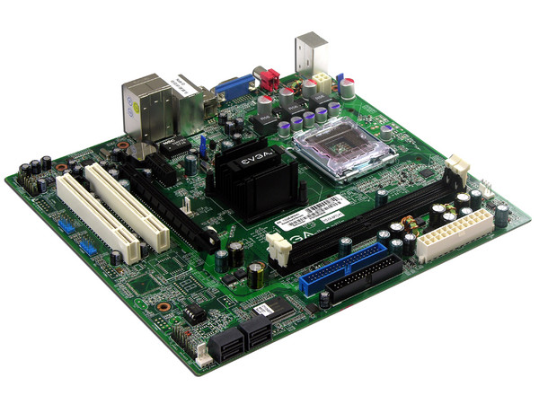 T. Madre EVGA 112-CK-NF72-K1, ChipSet nForce 7050/610i,
Soporta: Cel.400, DualCore/2 Duo, 1066/800MHz,
Memoria: DDR2 533/667Mhz, 2 Bancos, 4GB Max,
Integrado: Video GeForce7050, Audio, Red 10/100,
Diseño: MicroATX, Ptos: 1xPCEx16, 1xPCE, 2xPCI
