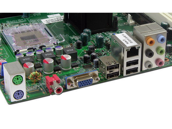 T. Madre EVGA 112-CK-NF72-K1, ChipSet nForce 7050/610i,
Soporta: Cel.400, DualCore/2 Duo, 1066/800MHz,
Memoria: DDR2 533/667Mhz, 2 Bancos, 4GB Max,
Integrado: Video GeForce7050, Audio, Red 10/100,
Diseño: MicroATX, Ptos: 1xPCEx16, 1xPCE, 2xPCI