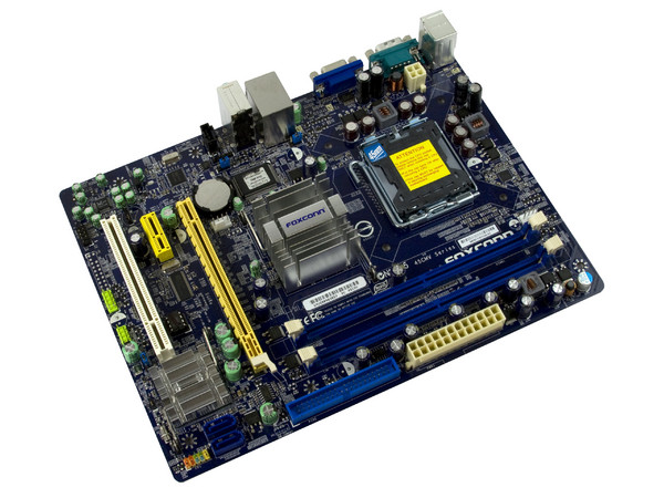 T. Madre Foxconn 45CMV, ChipSet Intel 945GC+ICH7,
Soporta: Cel.400, DualCore/2 Duo, 800/1066MHz,
Memoria: DDR2 533/667Mhz, 2 Bancos, 4GB Max,
Integrado: Video, Audio 5.1HD, Red 10/100,
Diseño: MicroATX, Ptos: 1xPCEx16, 1xPCE, 1xPCI