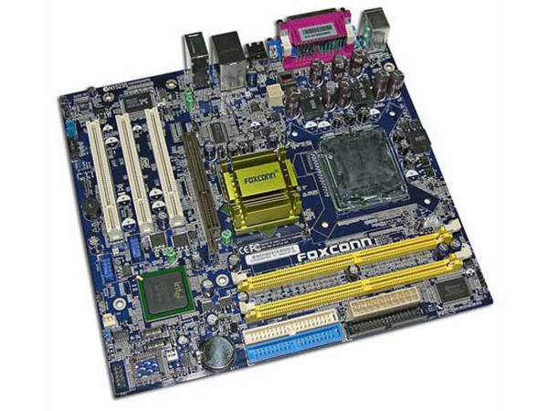 T. Madre Foxconn 865G7MF-SH, ChipSet Intel 865G,
Soporta: Pentium D, Pentium 4, Socket 775, FSB 800/533MHz,
Integrado: Audio 5.1, Video, Red 10/100M,
Memoria: DDR 333/400 Mhz, 2 Bancos, 2GB Max,
Diseño: Micro ATX, Ptos:1x AGP 8X, 3x PCI