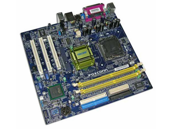 T. Madre Foxconn 865GV7MC- S, ChipSet Intel 865GV,
Soporta: Pentium 4, Socket 775, FSB 800/533MHz,
Integrado: Audio, Video, Red 10/100M,
Memoria: DDR 266/333/400 Mhz, 2 Bancos, 2GB Max,
Diseño: Micro ATX, Puertos 3x PCI