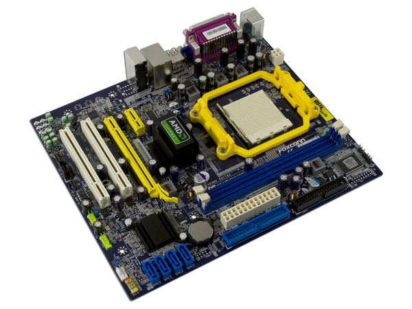 T. Madre Foxconn A6VMX, ChipSet AMD 690V+SB600,
Soporta: Phenom, Athlon 64/Athlon 64 X2, Socket AM2,
Integrado: Video, Audio 5.1, Red 10/100,
Memoria: 2x DDR2, Max. 4GB, Diseño Micro ATX,
Ptos: 1xPCI-E X16, 1xPCI-E X1, 2xPCI