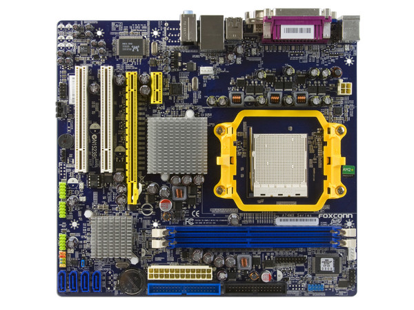T. Madre Foxconn A74MX-K, ChipSet AMD 740G,
Soporta: Phenom, Athlon 64 X2, Socket AM2+,
Integrado: Video ATI HD 2100, Audio HD, Red,
Memoria: 2x DDR2 1066Mhz, Max. 4GB, Diseño mATX,
Ptos: 1xPCIEX16, 1xPCIEX1, 2xPCI