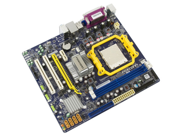 T. Madre Foxconn A76ML-K, ChipSet AMD 760G,
Soporta: Phenom, Athlon 64 X2, Socket AM2+,
]Integrado: Video ATI 3000, Audio HD, Red,
Memoria: 2x DDR2 1066Mhz, Max. 4GB, Diseño mATX,
Ptos: 1xPCIEX16, 1xPCIEX1, 2xPCI