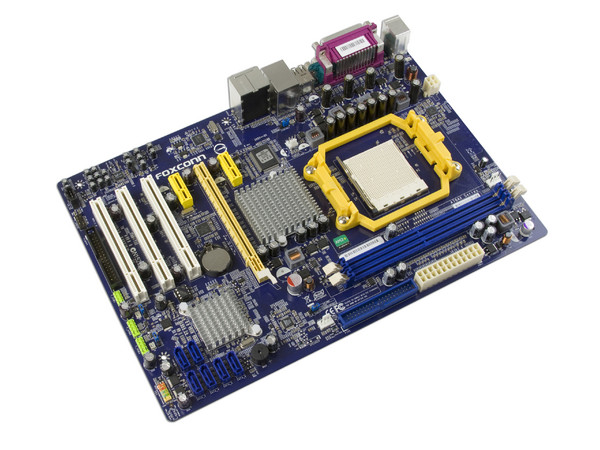 T. Madre Foxconn A78AX-S, ChipSet AMD 770,
Soporta: Phenom, Athlon 64 X2, Socket AM2+,
Integrado: Audio HD, Red Realtek RTL8111B,
Memoria: 2x DDR2 1066Mhz, Max. 4GB, Diseño ATX,
Ptos: 1xPCIEX16, 2xPCIEX1, 3xPCI
