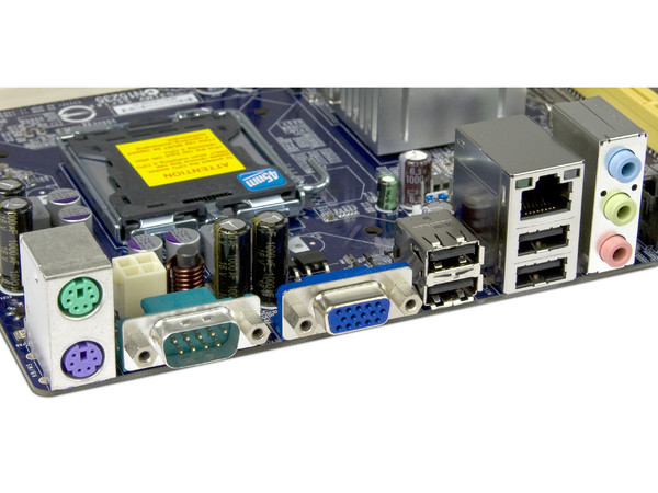 T. Madre Foxconn G31MV-K, ChipSet Intel G31+ICH7,
Soporta: Cel.400, DualCore/2 Duo, 800/1066/1333MHz,
Memoria: DDR2 667/800Mhz, 2 Bancos, 4GB Max,
Integrado: Video, Audio 5.1, Red,
Diseño: MicroATX, Ptos: 1xPCEx16, 1xPCI