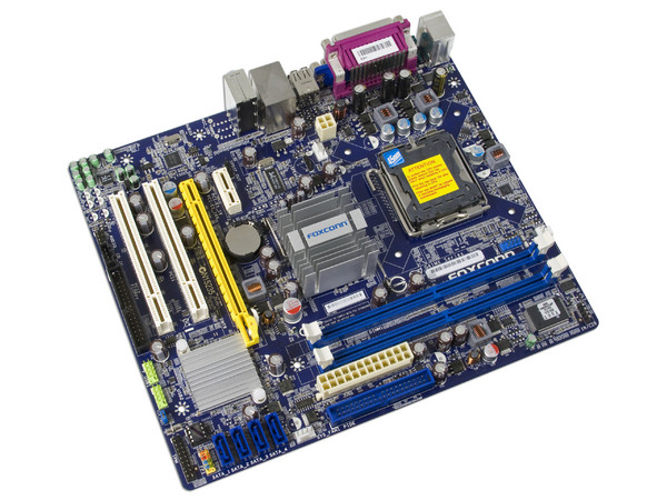 Tarjeta Madre Foxconn G41MX-K, ChipSet Intel G41 + ICH7,
Soporta: Core 2 Quad, Core 2 Duo, 1066/1333MHz,
Memoria: DDR2 800/667MHz, 2 Bancos, 8GBMax,
Integrado: Video Intel X4500, Audio 7.1, Red,
mATX, Puertos: 1xPCI-Ex16 2.0, 1xPCI-Ex1, 2xPCI