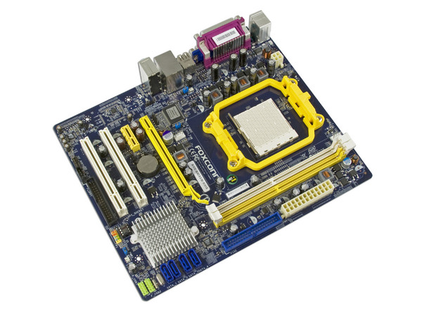 T. Madre Foxconn M61PMV, ChipSet NVIDIA,
Soporta: Phenom, Athlon 64/Athlon 64 X2, Socket AM2+,
Integrado: Audio HD, Video GeForce 6100, Red,
Memoria: 2x DDR2, Max. 4GB, Diseño MicroATX,
Ptos: 1xPCIEX16, 1xPCIEX1, 2xPCI