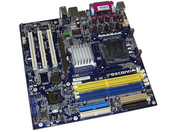 T. Madre Foxconn P4M800P7MA-RS2, ChipSet VIA, 
Soporta: Celeron D, Pentium 4, Socket 775, FSB800/533MHz,
Integrado: Audio 5.1, Video, Red 10/100M,
Memoria: DDR 400 Mhz/DDRII 533 Mhz, 2 Bancos,
Diseño: Micro ATX, Ptos:1x AGP 8X, 3x PCI
