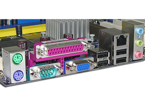 T. Madre Foxconn P4M800P7MA-RS2, ChipSet VIA, 
Soporta: Celeron D, Pentium 4, Socket 775, FSB800/533MHz,
Integrado: Audio 5.1, Video, Red 10/100M,
Memoria: DDR 400 Mhz/DDRII 533 Mhz, 2 Bancos,
Diseño: Micro ATX, Ptos:1x AGP 8X, 3x PCI