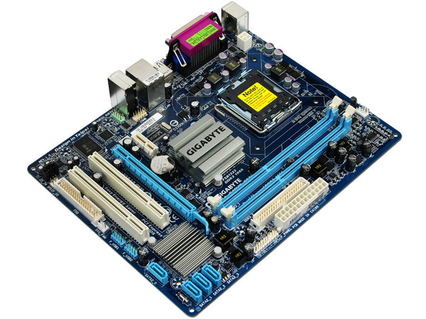 T. Madre GIGABYTE G41MT-ES2L, ChipSet Intel G41,
Soporta: Core 2 Quad, Core 2 Duo, 1333/1066MHz,
Integrado: Audio HD, Red, Video Intel GMA X4500,
Memoria: DDR3 1333(OC)/1066, 2 Bancos, 4GB Max,
Diseño: MicroATX, Ptos: 1xPCEx16, 1xPCEx1, 2xPCI