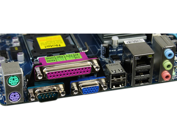 T. Madre GIGABYTE G41MT-ES2L, ChipSet Intel G41,
Soporta: Core 2 Quad, Core 2 Duo, 1333/1066MHz,
Integrado: Audio HD, Red, Video Intel GMA X4500,
Memoria: DDR3 1333(OC)/1066, 2 Bancos, 4GB Max,
Diseño: MicroATX, Ptos: 1xPCEx16, 1xPCEx1, 2xPCI