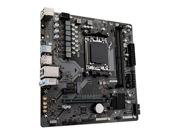 T. Madre Gigabyte A620M H (rev. 1.0),
Chipset AMD A620,
Segmento: Básico,
Soporta: AMD Ryzen Serie 7000, Socket AM5,
RAM: DDR5 6400(OC)/5400(OC)/4400 MHz, 96GB Máx,
Audio HD, Red, USB 3.2, SATA 3.0, M.2, 
Micro-ATX, Ptos: 1xPCIE4.0x16, 1xPCIE3.0x1.