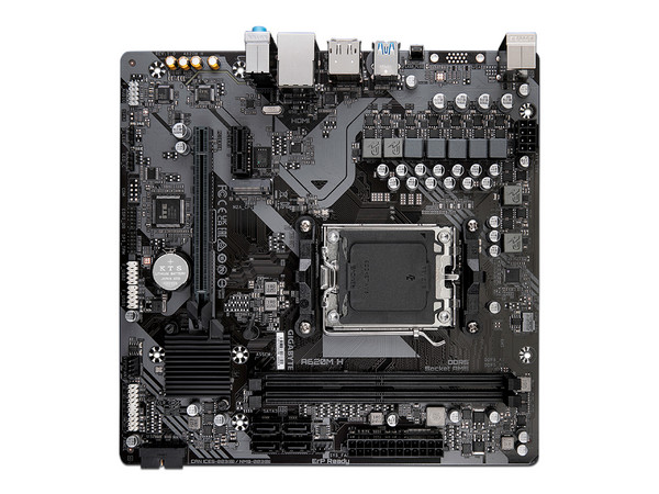 T. Madre Gigabyte A620M H (rev. 1.0),
Chipset AMD A620,
Segmento: Básico,
Soporta: AMD Ryzen Serie 7000, Socket AM5,
RAM: DDR5 6400(OC)/5400(OC)/4400 MHz, 96GB Máx,
Audio HD, Red, USB 3.2, SATA 3.0, M.2, 
Micro-ATX, Ptos: 1xPCIE4.0x16, 1xPCIE3.0x1.