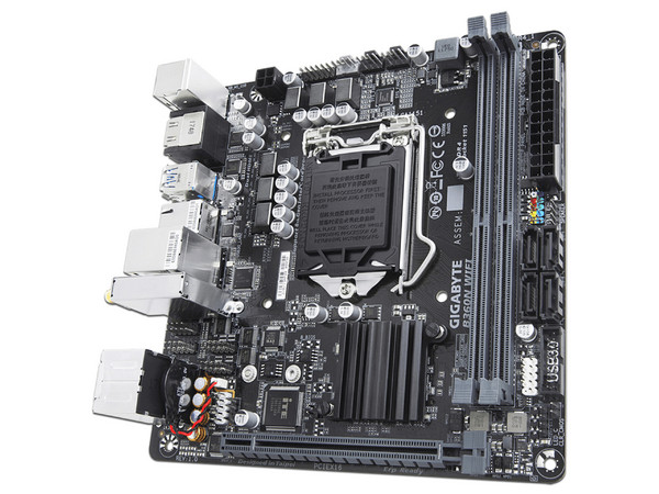 T. Madre Gigabyte B360N WIFI, Chipset Intel B360,
Soporta: Intel Core i7 / i5 / i3 de 8va Gen., Socket 1151,
Memoria: DDR4 2666/2400/2133 MHz, 32GB Max,
Integrado: Audio HD, Red,
USB 3.1 y SATA 3.0,
Mini-ITX, Ptos: 1xPCIEx16.