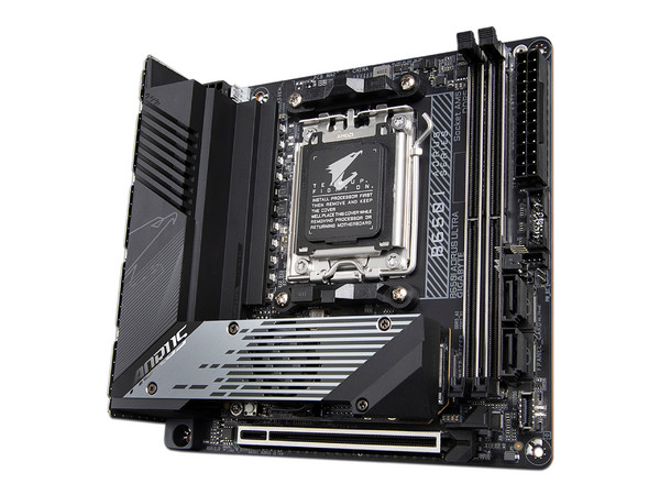 T. Madre GIGABYTE B650I AORUS ULTRA, Chipset B650,
Soporta: AMD Ryzen Serie 7000, Socket AM5,
Memoria: DDR5 6400(OC)/5600(OC)/4400 MHz, 96GB Max,
Integrado: Audio HD, Wi-Fi 6E, M.2, SATA III,
Mini-ITX, Ptos: 1xPCIe4.0x16