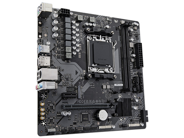 T. Madre GIGABYTE B650M H (rev 1.0),
Chipset AMD B650,
Segmento: Alto, 
Soporta: AMD Ryzen 7000 y 8000 Series, Socket AM5, 
RAM: DDR5 6400/ 5200 /4400 MHz, 96GB Max, 
Audio HD, Red, USB 3.2, SATA 3.0,
M-ATX, Ptos: 1xPCIEx16, 1xPCIE3.0x1.