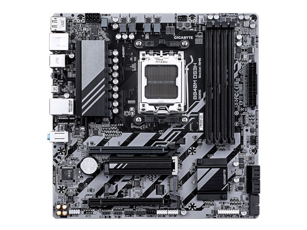 T. Madre Gigabyte B840M DS3H:
Chipset AMD B840,
Segmento: Alto,
Soporta: Procesadores AMD Serie 9000, 8000 y 7000, Socket AM5, 
Memoria: DDR5 7600/5600/4800MHz, 256GB Max,
Integrado: USB, M.2, 
Micro-ATX, Ptos: 1xPCIE4.0x16.