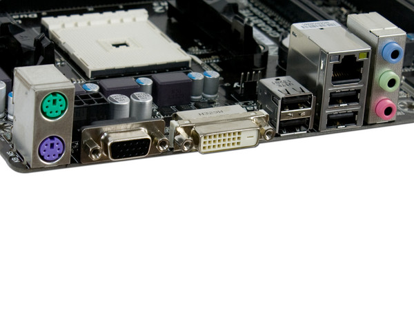 T. Madre Gigabyte F2A55M-DS2, Chipset AMD A55,
Soporta: AMD A10, A8, A6, Athlon X4 de Socket FM2,
Memoria: DDR3 2400(OC)/1866/1600/1333/1066 MHz, 64GB Max,
SATA 3.0,
Integrado: Audio HD, Red,
Micro-ATX, Ptos: 1xPCIEX16, 1xPCIEX1, 1PCI.