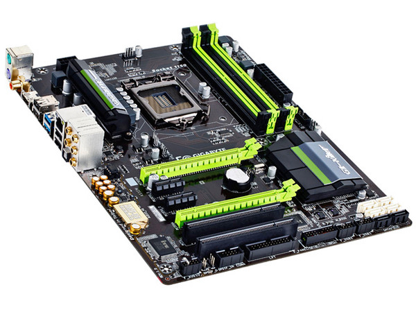 T. Madre Gigabyte G1.Sniper B5, ChipSet Intel B85 Exp.,
Soporta: Core i7/ i5/ i3 de Socket 1150,
Memoria: DDR3 1600/1333 MHz, 32 GB Max,
Integrado: Audio HD, Red,
USB 3.0 y SATA 3.0,
ATX, Ptos: 2xPCIEx16, 2xPCIEx1.