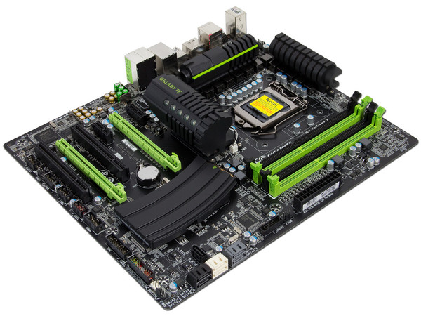 T. Madre Gigabyte G1.Sniper2, ChipSet Intel Z68 Exp.,
Soporta: Core i7/i5/i3/Pentium G/Celeron G de Socket 1155,
Integrado: Audio HD, Red,
USB 3.0 y SATA 3.0,
Memoria: DDR3 2133/1866/1600/1333/1066 MHz, 32GB Max,
ATX, Ptos: 2xPCIEx16, 1xPCIEx1.