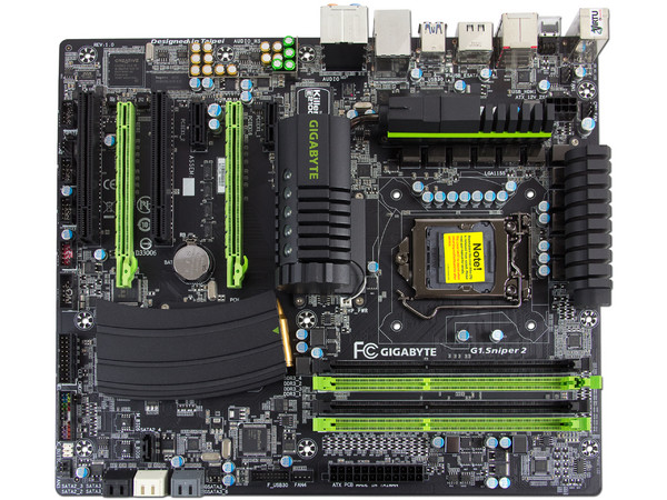 T. Madre Gigabyte G1.Sniper2, ChipSet Intel Z68 Exp.,
Soporta: Core i7/i5/i3/Pentium G/Celeron G de Socket 1155,
Integrado: Audio HD, Red,
USB 3.0 y SATA 3.0,
Memoria: DDR3 2133/1866/1600/1333/1066 MHz, 32GB Max,
ATX, Ptos: 2xPCIEx16, 1xPCIEx1.