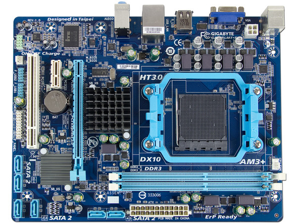T. Madre Gigabyte GA-78LMT-S2, ChipSet AMD 760G,
Soporta: FX, Phenom II/ Athlon II Socket AM3+,
Memoria: DDR3 1333(O.C.)/1066/800 MHz, 16 GB Max,
Integrado: Audio HD, Red,
Diseño Micro ATX, Ptos: 1xPCIEX16, 1xPCIEX1