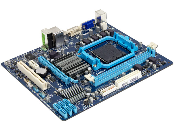 T. Madre Gigabyte 78LMT-S2P, ChipSet AMD 760G,
Soporta: Phenom II, Athlon II y FX de Socket AM3+,
Integrado: Video Radeon HD 3000, Audio HD, Red,
Memoria: DDR3 1333+(O.C.)/1066/800MHz, Max. 8GB,
M-ATX, Ptos: 1xPCIEX16, 1xPCIEX1, 2xPCI