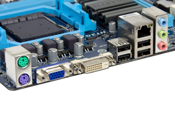 T. Madre Gigabyte 78LMT-S2P, ChipSet AMD 760G,
Soporta: Phenom II, Athlon II y FX de Socket AM3+,
Integrado: Video Radeon HD 3000, Audio HD, Red,
Memoria: DDR3 1333+(O.C.)/1066/800MHz, Max. 8GB,
M-ATX, Ptos: 1xPCIEX16, 1xPCIEX1, 2xPCI