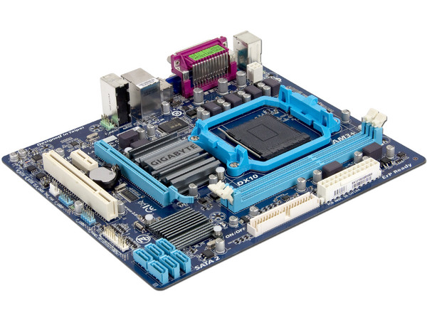 T. Madre Gigabyte 78LMT-S2PT, ChipSet AMD 760G,
Soporta: FX, Phenom II/ Athlon II Socket AM3+,
Memoria: DDR3 1333(O.C.)/1066/800 MHz, 16 GB Max,
Integrado: Audio HD, Red,
Micro-ATX, Ptos: 1xPCIEX16, 1xPCIEX1
