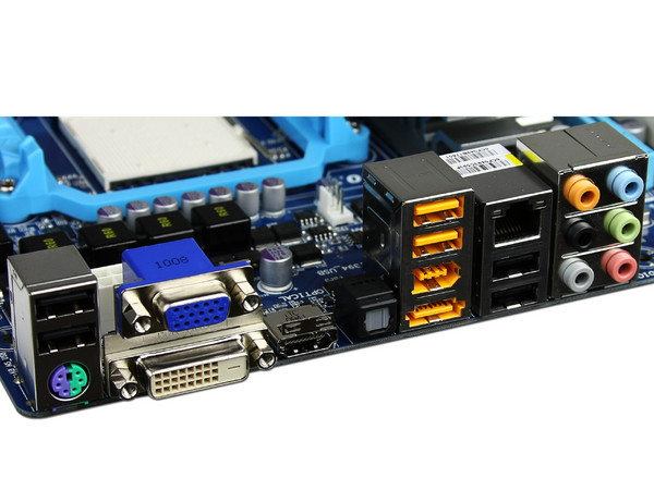 T. Madre Gigabyte GA-880GM-UD2H, ChipSet AMD 880G,
Soporta: Phenom II X4 y X6 de Socket AM3,
Integrado: Video Radeon HD4200, Audio HD, Red,
Memoria: DDR3 1800(OC)/1666/1333MHz,
Ptos: 1xPCIEX16, 1xPCIEX1, 2xPCI