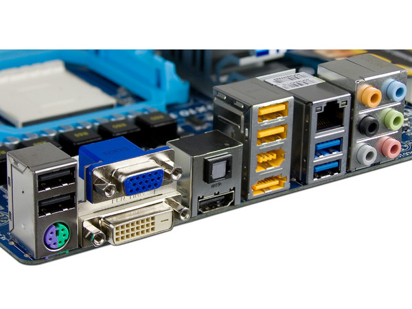 T. Madre Gigabyte GA-880GM-USB3, ChipSet AMD 880G,
Soporta: Phenom II X4 y X6 de Socket AM3,
USB 3.0, Memoria: DDR3 1800(OC)/1666/1333MHz,
Ptos: 1xPCIEX16, 1xPCIEX1, 2xPCI
