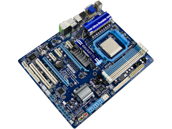 T. Madre Gigabyte GA-890GPA-UD3H, ChipSet AMD 890GX,
Soporta: Phenom II X3 y X4 de Socket AM3,
USB 3.0 y Serial ATA 3.0,
Integrado: Video Radeon HD4290, Audio HD, Red,
Memoria: DDR3 1866(OC)/1333/106