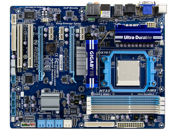 T. Madre Gigabyte GA-890GPA-UD3H, ChipSet AMD 890GX,
Soporta: Phenom II X3 y X4 de Socket AM3,
USB 3.0 y Serial ATA 3.0,
Integrado: Video Radeon HD4290, Audio HD, Red,
Memoria: DDR3 1866(OC)/1333/106