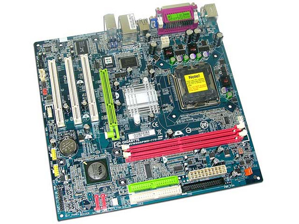 T. Madre Gigabyte GA-8VM800PMD-775-RH, ChipSet VIA,
Soporta: LGA775 Pentium D, Pentium 4, FSB 800/533MHz
Integrado: Audio Realtek, Video, Red 10/100,
Memoria: DDR2 533/400 MHz, 2 Bancos, 2GB Max,
Diseño: Micro ATX, Ptos:1x AGP 8X, 3x PCI