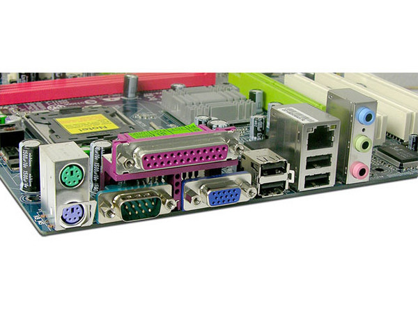 T. Madre Gigabyte GA-8VM800PMD-775-RH, ChipSet VIA,
Soporta: LGA775 Pentium D, Pentium 4, FSB 800/533MHz
Integrado: Audio Realtek, Video, Red 10/100,
Memoria: DDR2 533/400 MHz, 2 Bancos, 2GB Max,
Diseño: Micro ATX, Ptos:1x AGP 8X, 3x PCI