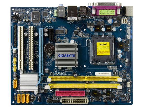 T. Madre Gigabyte GA-945GCM-S2, ChipSet Intel 945GC,
Soporta: Cel.400, DualCore/2Duo, 800/1066MHz,
Memoria: DDR2 667/533/Mhz, 2 Bancos, 4GB Max,
Integrado: Audio 5.1, Red 10/100 y Video,
Diseño: MicroATX, Ptos: 1xPCEx16, 1xPCE, 2xPCI