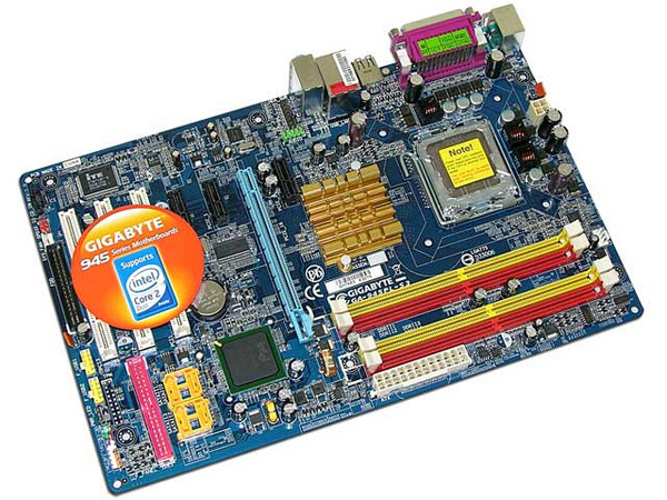T. Madre Gigabyte GA-945PL-S3, ChipSet Intel 945PL,
Soporta: LGA 775 Pentium 4, D, Core2Duo, 533/800MHz,
Integrado: Audio Realtek 8 Canales, Red,
Memoria: DDR2 533/400, 4 Bancos, 2GBMax,
Diseño: ATX, Ptos: 1xPCI Express x16,
3xPCI Express x1, 3xPCI