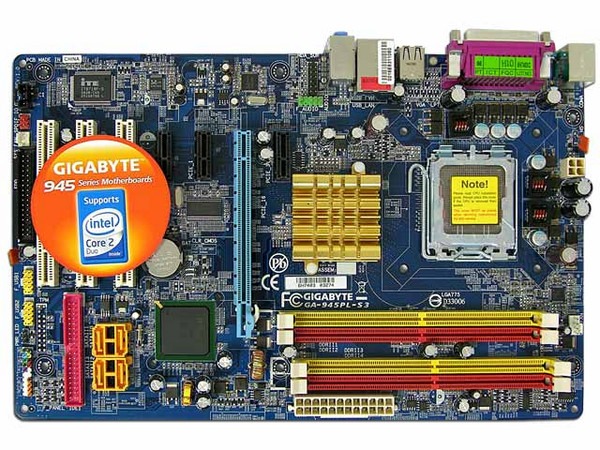 T. Madre Gigabyte GA-945PL-S3, ChipSet Intel 945PL,
Soporta: LGA 775 Pentium 4, D, Core2Duo, 533/800MHz,
Integrado: Audio Realtek 8 Canales, Red,
Memoria: DDR2 533/400, 4 Bancos, 2GBMax,
Diseño: ATX, Ptos: 1xPCI Express x16,
3xPCI Express x1, 3xPCI