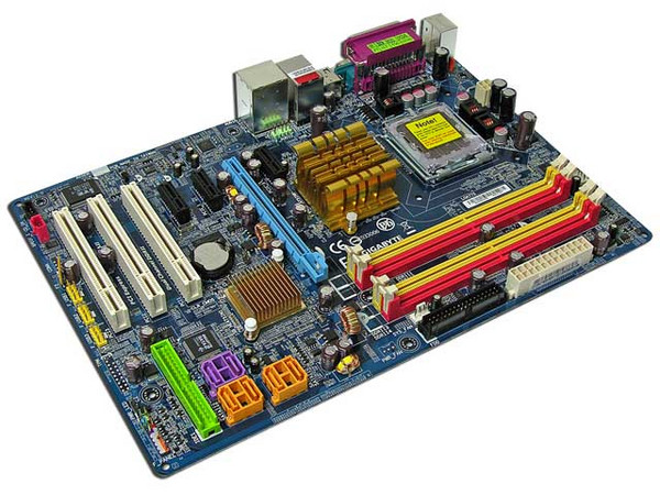 T. Madre Gigabyte GA-965P-S3, ChipSet Intel P965,
Soporta: Core 2 Extreme, Core2Duo,
Integrado: Audio Realtek 8 Canales, Red,
Memoria: DDR2 800/667/533, 4 Bancos, 8GBMax,
Diseño: ATX, Ptos: 1xPCI Express x16,
3xPCI Express