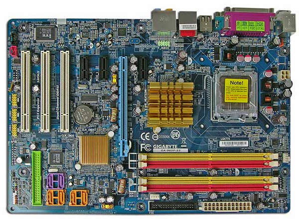 T. Madre Gigabyte GA-965P-S3, ChipSet Intel P965,
Soporta: Core 2 Extreme, Core2Duo,
Integrado: Audio Realtek 8 Canales, Red,
Memoria: DDR2 800/667/533, 4 Bancos, 8GBMax,
Diseño: ATX, Ptos: 1xPCI Express x16,
3xPCI Express