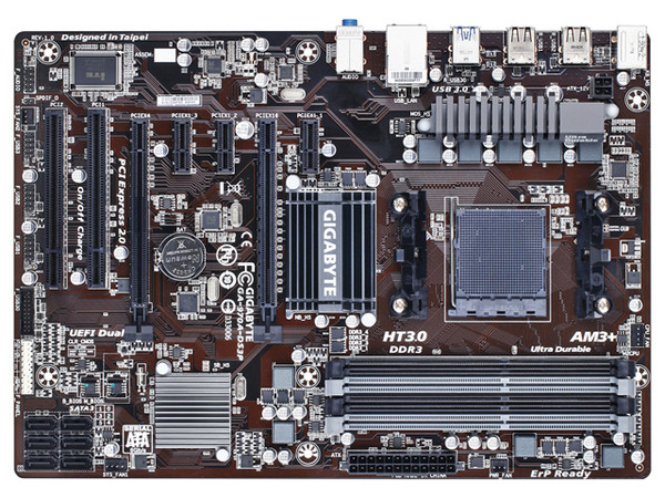 T. Madre Gigabyte 970A-DS3P, Chipset AMD 970,
Soporta: Phenom II, Athlon II y FX de Socket AM3+,
Memoria: DDR3 2000(OC)/1333/1066 MHz, Max. 32GB,
Integrado: Audio HD, Red,
SATA 3.0, USB 3.0, 
ATX, Ptos: 2xPCIEX16, 3xPCIEX1, 2xPCI