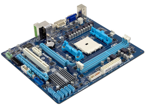 T. Madre Gigabyte GA-A75M-S2V, Chipset AMD A75,
Soporta: AMD A8, A6, A4 y E2 de Socket FM1,
Memoria: DDR3 1866/1600/1333/1066 MHz, 32GB Max,
 USB 3.0 y SATA 3.0
Integrado: Audio HD, Red,
Micro-ATX, Ptos: 2xPCIEX16, 1xPCIEX1, 1PCI.