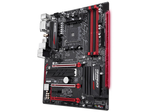 T. Madre Gigabyte GA-AX370-Gaming 3, Chipset AMD x370, 
Soporta: Procesador AMD 7th Generación A-series / Athlon de Socket AM4, 
Memoria: DDR4 3200(O.C.)/ 2133 MHz, 64GB Max,
Integrado: Audio HD, Red, USB 3.1 y SATA 3.0, ATX, 
Ptos: 1xPCIEx16, 1xPCIE