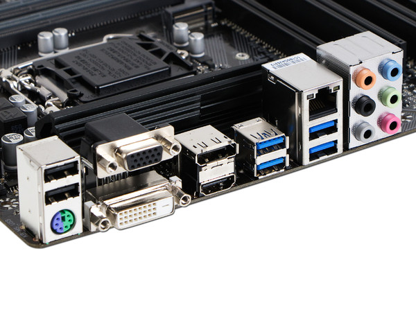 T. Madre GIGABYTE GA-B250M-D3H, ChipSet Intel B250,
Soporta: Intel Core i7 / i5 / i3 / Pentium de 6ta y 7ma gen.., de Socket 1151,
Memoria: DDR4 2400(O.C.) / 2133 MHz, 64GB Max,
Integrado: Audio HD, Red, 
Micro-ATX, Ptos: 2xPCIEx16, 1xPCIE.