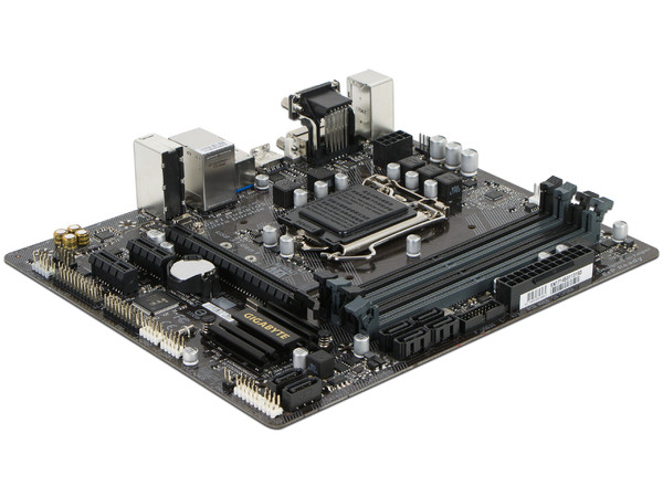 T. Madre Gigabyte GA-B250M-DS3H, ChipSet Intel B250,
Soporta: Core i7/i5/i3/Pentium de Socket 1151,
Memoria: DDR4 2133 MHz, 64GB Max,
Integrado: Audio HD, Red,
USB 3.0 y SATA 3.0,
Micro ATX, Ptos: 1xPCIEX16, 2xPCIEX1
