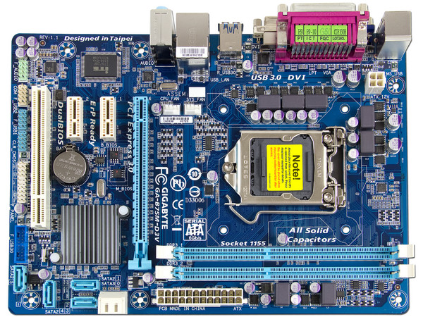 T. Madre Gigabyte B75M-D3V, ChipSet Intel B75 Exp.,
Soporta: Core i7/i5/i3 de Socket 1155, 
Memoria: DDR3 2200(OC)/1600/1333/1066MHz, 16 GB Max, 
Integrado: Audio HD, Red,
USB 3.0 y Serial ATA 3.0, 
MicroATX, Ptos: 1xPCIEx16, 2xPCIEx1.