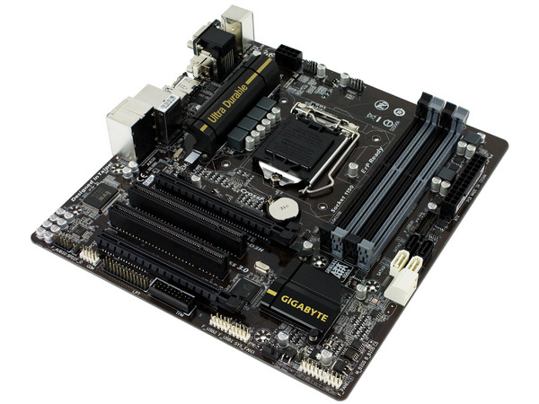 T. Madre Gigabyte B85M-D3H Chipset Intel B85 Exp.,
Soporta: Core i7/i5/i3 de Socket 1150,
Memoria: DDR3 1600/1333 MHz 32GB Max,
Integrado: Audio HD, Red,
USB 3.0 y SATA 3.0,
Micro-ATX, Ptos: 2xPCIEx16, 2xPCI.